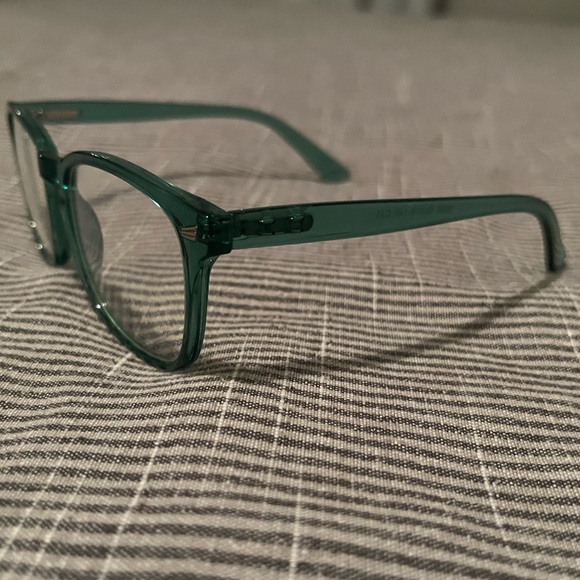 Blue light blocking glasses (no rx) - Picture 3 of 3